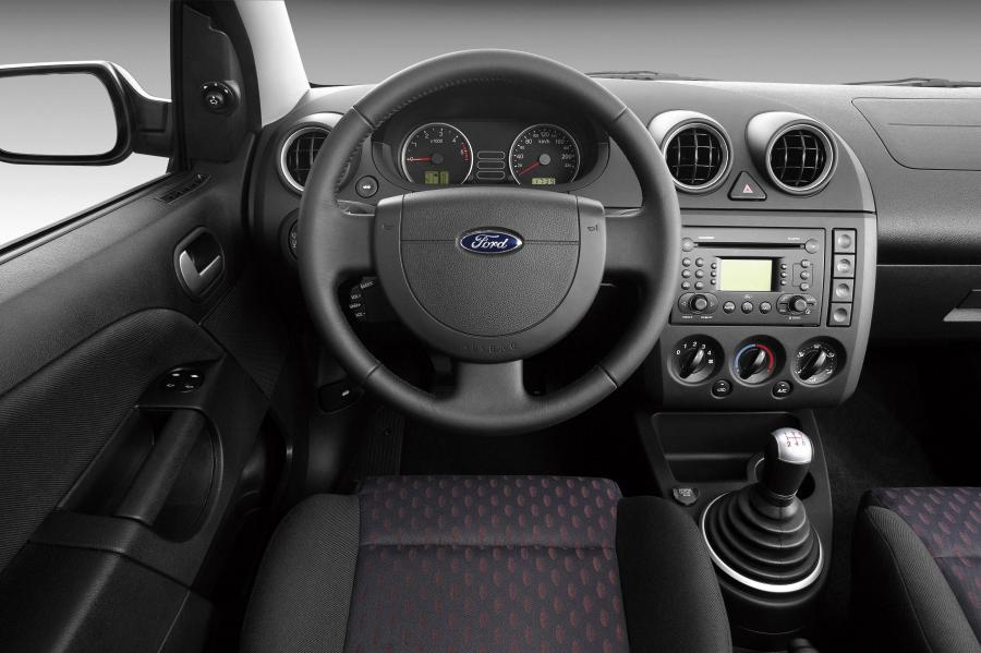  Ford Fiesta Zetec S 2005 года  (фото 13 из 18)